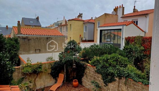 A louer MAISON  DE MAîTRE BORD DE MER LES SABLES D OLONNE