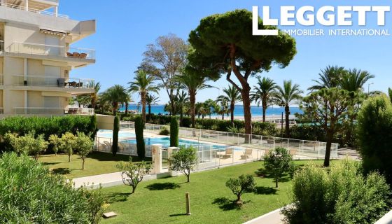 A vendre APPARTEMENT DE PRESTIGE T2 34 M2 TERRASSE PIEDS DANS L'EAU CANNES