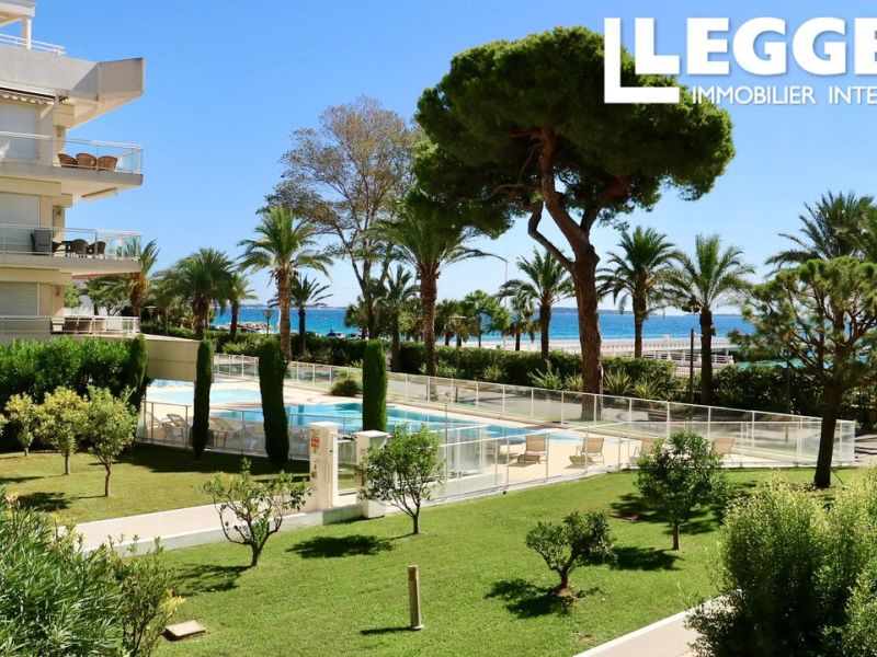 A vendre APPARTEMENT DE PRESTIGE T2 34 M2 TERRASSE PIEDS DANS L'EAU CANNES