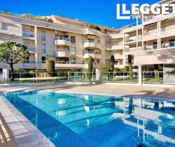 A vendre APPARTEMENT DE PRESTIGE T2 34 M2 TERRASSE PIEDS DANS L'EAU CANNES