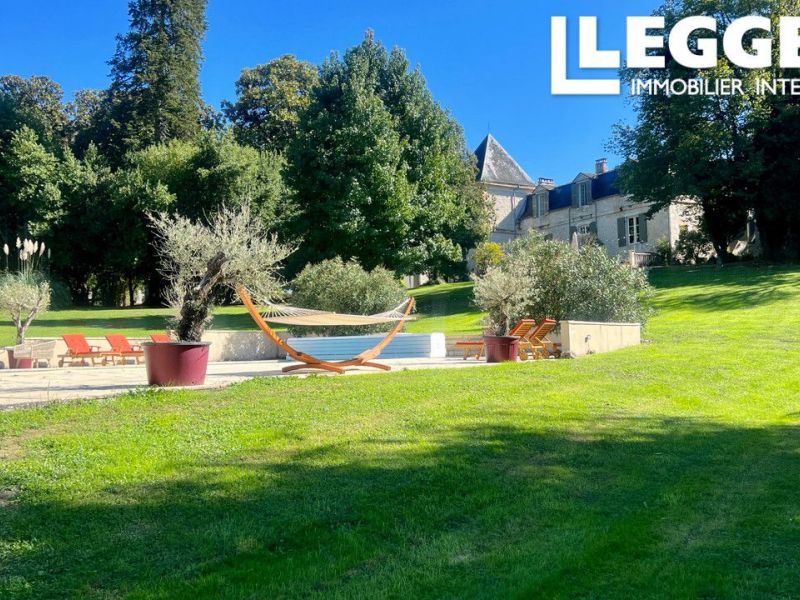 A louer LONGèRE  15 PIECES 428 M2  SAINT ANDRE ET APPELLES