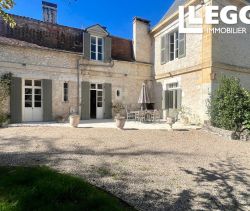 A louer LONGèRE  15 PIECES 428 M2  SAINT ANDRE ET APPELLES