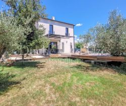 A louer MAISON  5 PIECES 133 M2  UZES