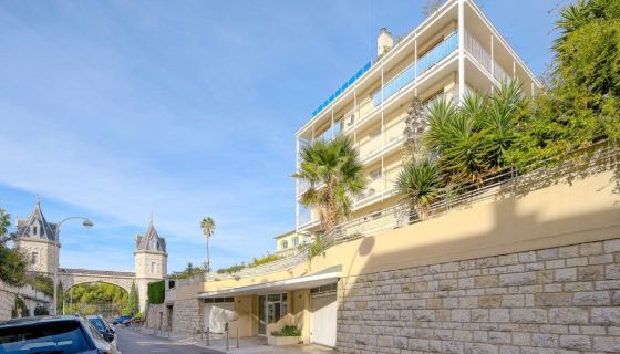 A louer APPARTEMENT T3 70 M2 TERRASSE BORD DE MER NICE