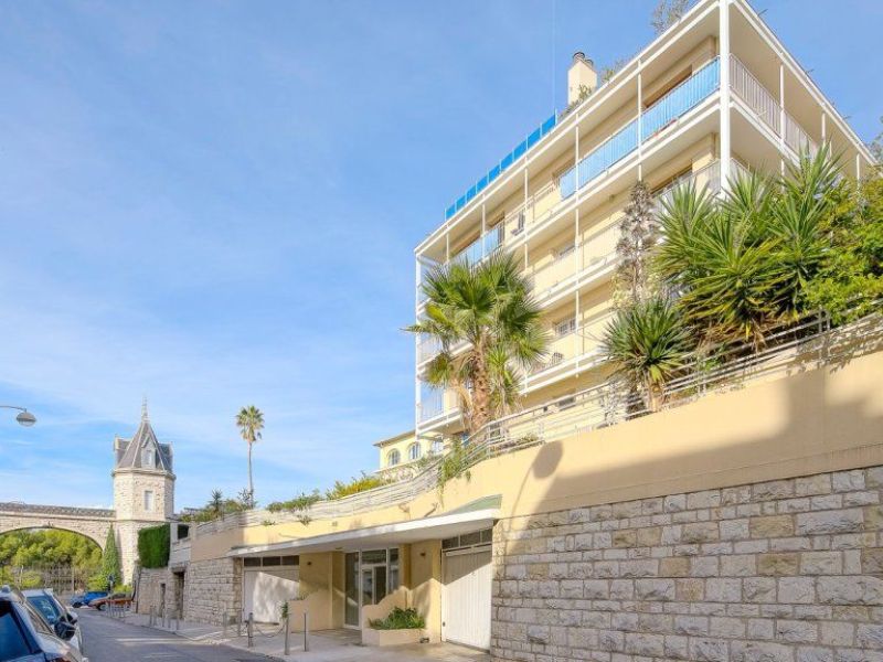 A louer APPARTEMENT T3 70 M2 TERRASSE BORD DE MER NICE