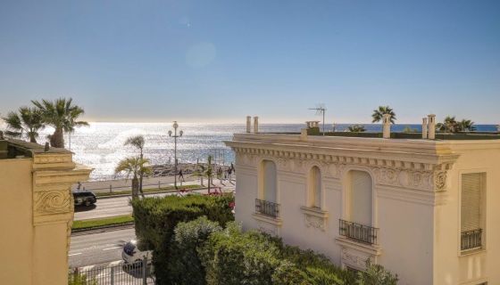 A louer APPARTEMENT DE PRESTIGE T3 60 M2 BORD DE MER NICE