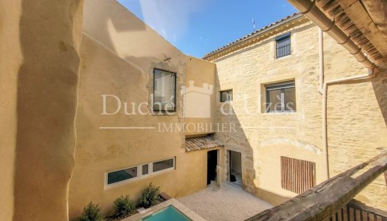 A louer MAISON  DE MAîTRE  UZES