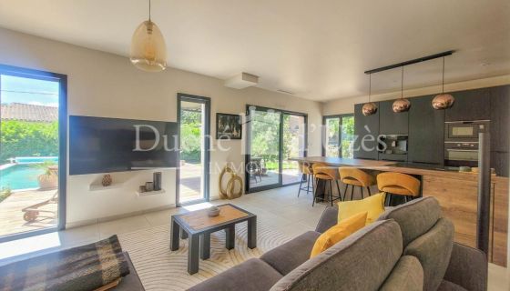 A louer MAISON  5 PIECES 133 M2  UZES