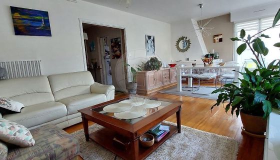 For sale: 2-bedroom apartment, 77 m², sea view, Royan