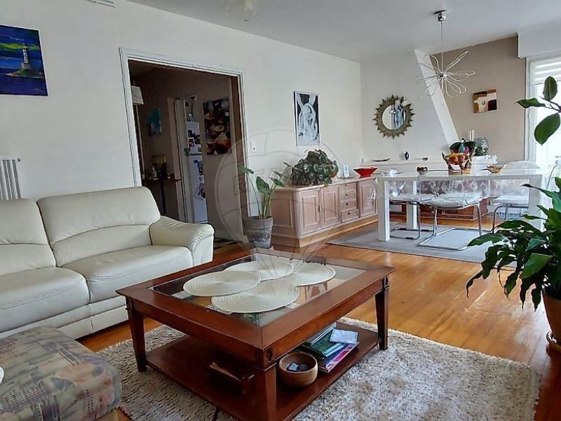 For sale: 2-bedroom apartment, 77 m², sea view, Royan