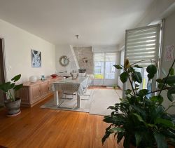 For sale: 2-bedroom apartment, 77 m², sea view, Royan