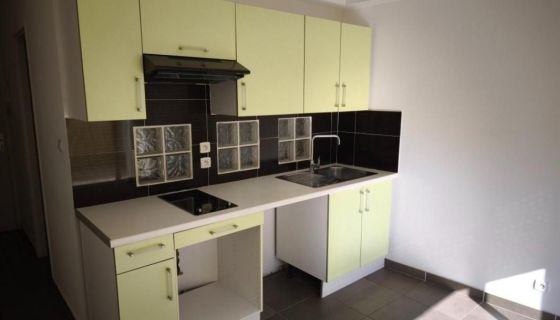 A louer STUDIO  22 M2 TERRASSE PLAGE à PIED SIX FOURS LES PLAGES