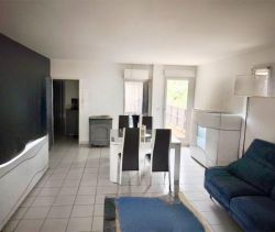 A louer APPARTEMENT T4 83 M2 TERRASSE BORD DE MER SIX FOURS LES PLAGES