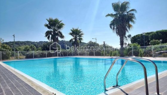 A louer STUDIO  28 M2 TERRASSE BORD DE MER LE CANNET