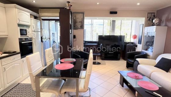 A louer APPARTEMENT T3 55 M2 BORD DE MER CANNES