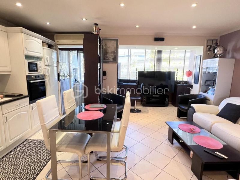 A louer APPARTEMENT T3 55 M2 BORD DE MER CANNES