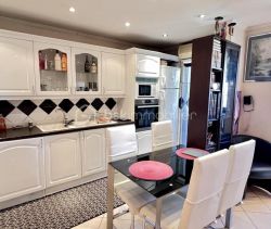 A louer APPARTEMENT T3 55 M2 BORD DE MER CANNES