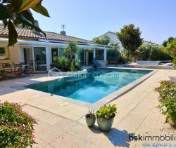 A louer MAISON  6 PIECES 237 M2 BORD DE MER LATTES