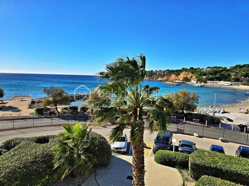 A louer APPARTEMENT DE PRESTIGE T3 90 M2 TERRASSE PIEDS DANS L'EAU CARRY LE ROUET