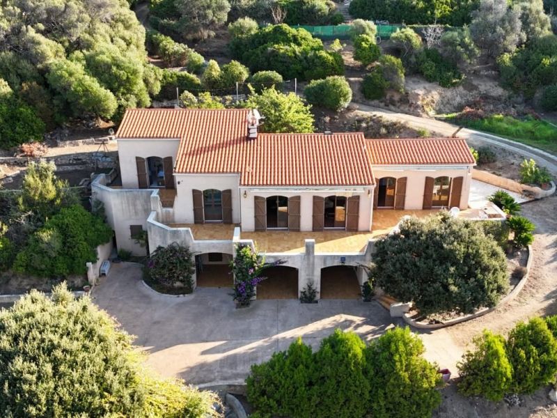 A louer MAISON  5 PIECES 165 M2 BORD DE MER VICO