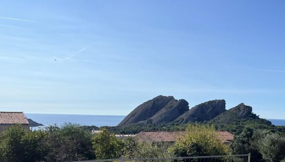 A vendre SUPERBE VILLA CONTEMPORAINE 212 M²  VUE MER PANORAMIQUE La Ciotat