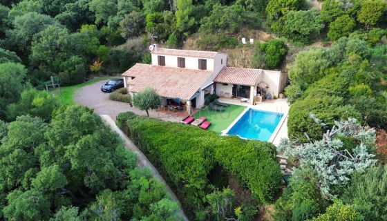 A vendre MAISON  6 PIECES 163 M2 BORD DE MER SAINT AYGULF