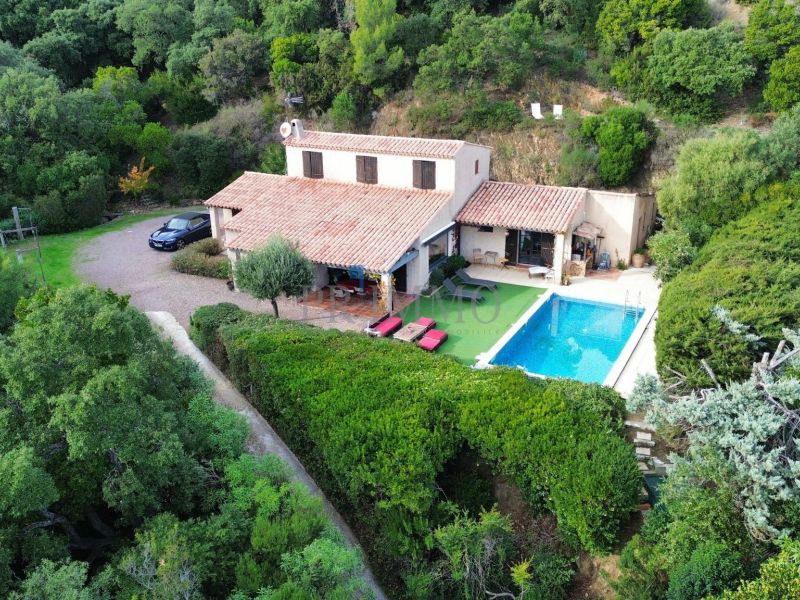 A vendre MAISON  6 PIECES 163 M2 BORD DE MER SAINT AYGULF