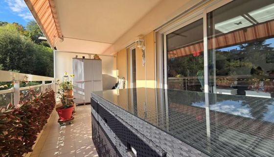 A louer APPARTEMENT DE PRESTIGE T4 83 M2 TERRASSE BORD DE MER CAGNES SUR MER