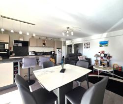 A louer APPARTEMENT DE PRESTIGE T4 83 M2 TERRASSE BORD DE MER CAGNES SUR MER