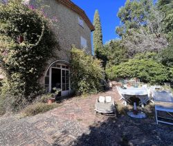 A louer MAISON  14 PIECES 514 M2 VUE MER VENCE