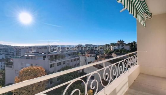 A louer APPARTEMENT T3 67 M2 VUE MER CANNES