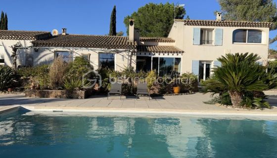 A louer MAISON  6 PIECES 186 M2 BORD DE MER ROQUEBRUNE SUR ARGENS