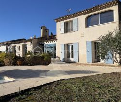 A louer MAISON  6 PIECES 186 M2 BORD DE MER ROQUEBRUNE SUR ARGENS
