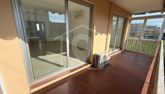 A louer APPARTEMENT T4 78 M2 TERRASSE BORD DE MER ANTIBES