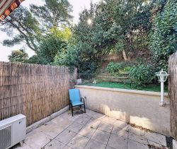 A louer APPARTEMENT DUPLEX T3 36 M2 TERRASSE BORD DE MER LA SEYNE SUR MER