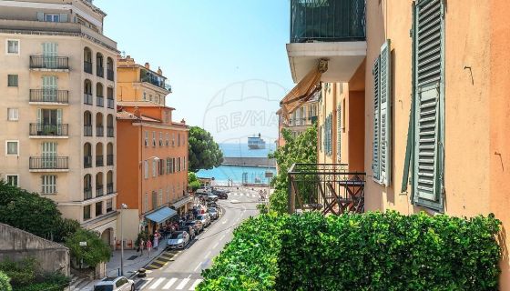 A louer APPARTEMENT DE PRESTIGE T2 36 M2 TERRASSE VUE MER NICE