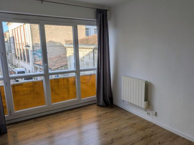 A louer STUDIO  23 M2  BORDEAUX