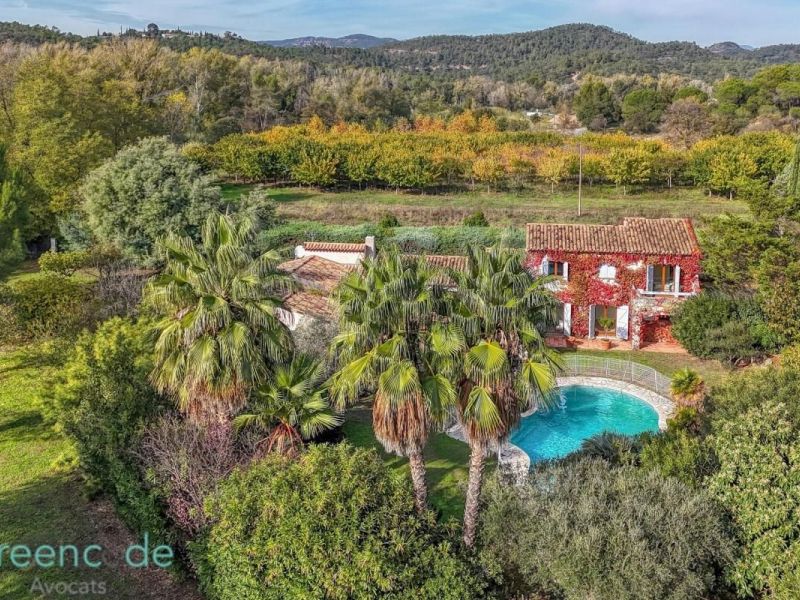 A vendre MAISON  10 PIECES 215 M2 BORD DE MER FREJUS