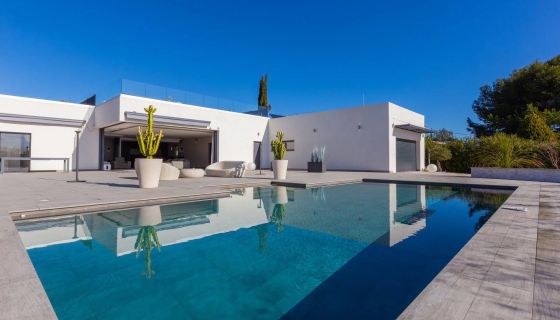 A vendre VILLA CONTEMPORAINE 10 PIECES PLAIN PIED VUE MER ANTIBES