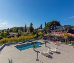 A vendre VILLA CONTEMPORAINE 10 PIECES PLAIN PIED VUE MER ANTIBES