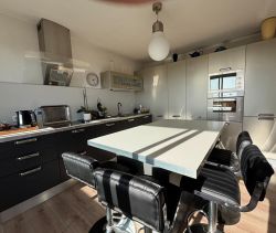 A louer APPARTEMENT T5 100 M2 TERRASSE VUE MER CAGNES SUR MER