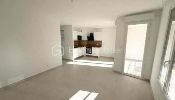 A louer APPARTEMENT DE PRESTIGE NEUF T3 52 M2 BORD DE MER CAVALAIRE SUR MER