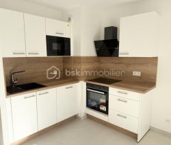 A louer APPARTEMENT DE PRESTIGE NEUF T3 52 M2 BORD DE MER CAVALAIRE SUR MER