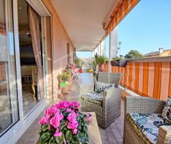 A louer APPARTEMENT DE PRESTIGE T4 101 M2 TERRASSE BORD DE MER ANTIBES