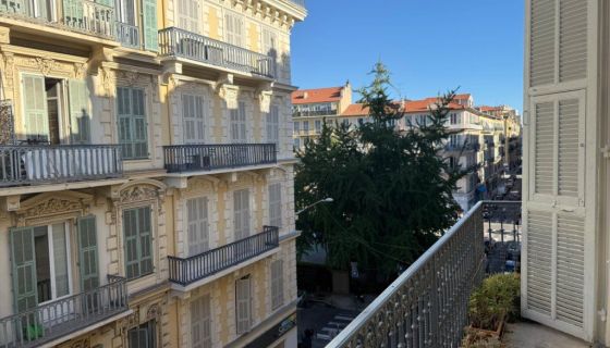 A louer APPARTEMENT T5 118 M2 BORD DE MER NICE