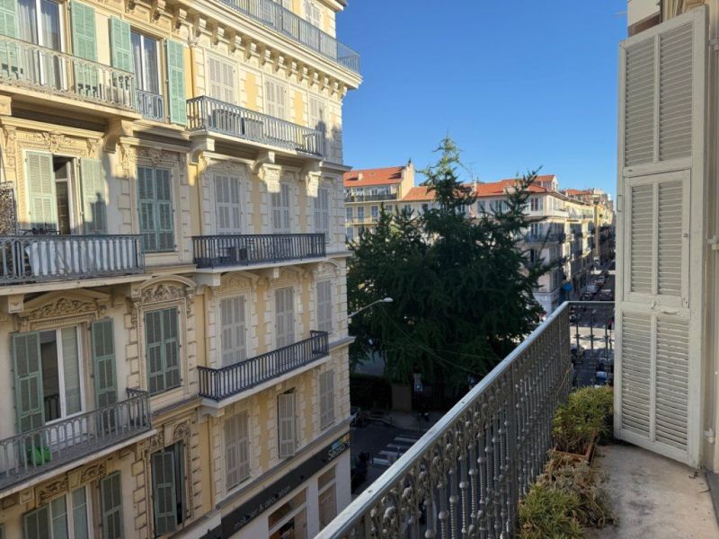 A louer APPARTEMENT T5 118 M2 BORD DE MER NICE