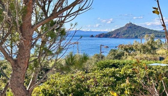 A louer MAISON  5 PIECES 158 M2 VUE MER SAINT RAPHAEL