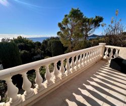 A louer MAISON  5 PIECES 158 M2 VUE MER SAINT RAPHAEL