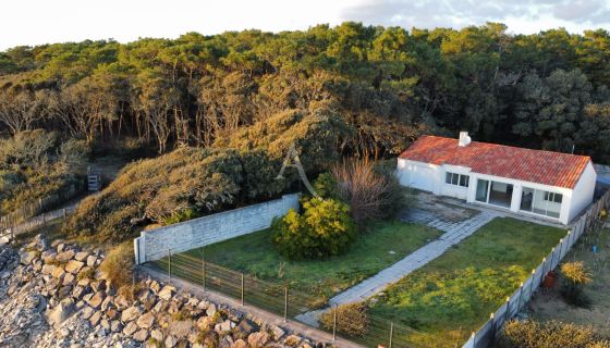 A vendre MAISON  4 PIECES 86 M2 PIEDS DANS L'EAU JARD SUR MER