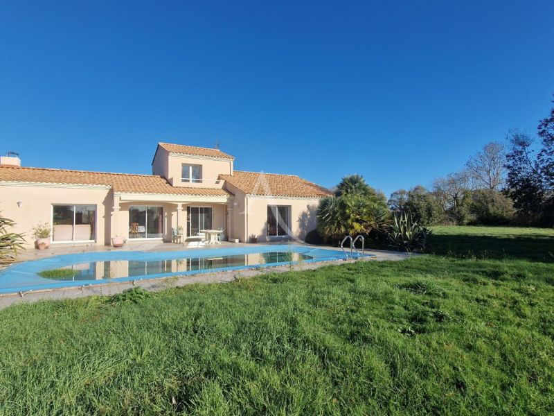 A louer MAISON  5 PIECES 125 M2 BORD DE MER TALMONT SAINT HILAIRE